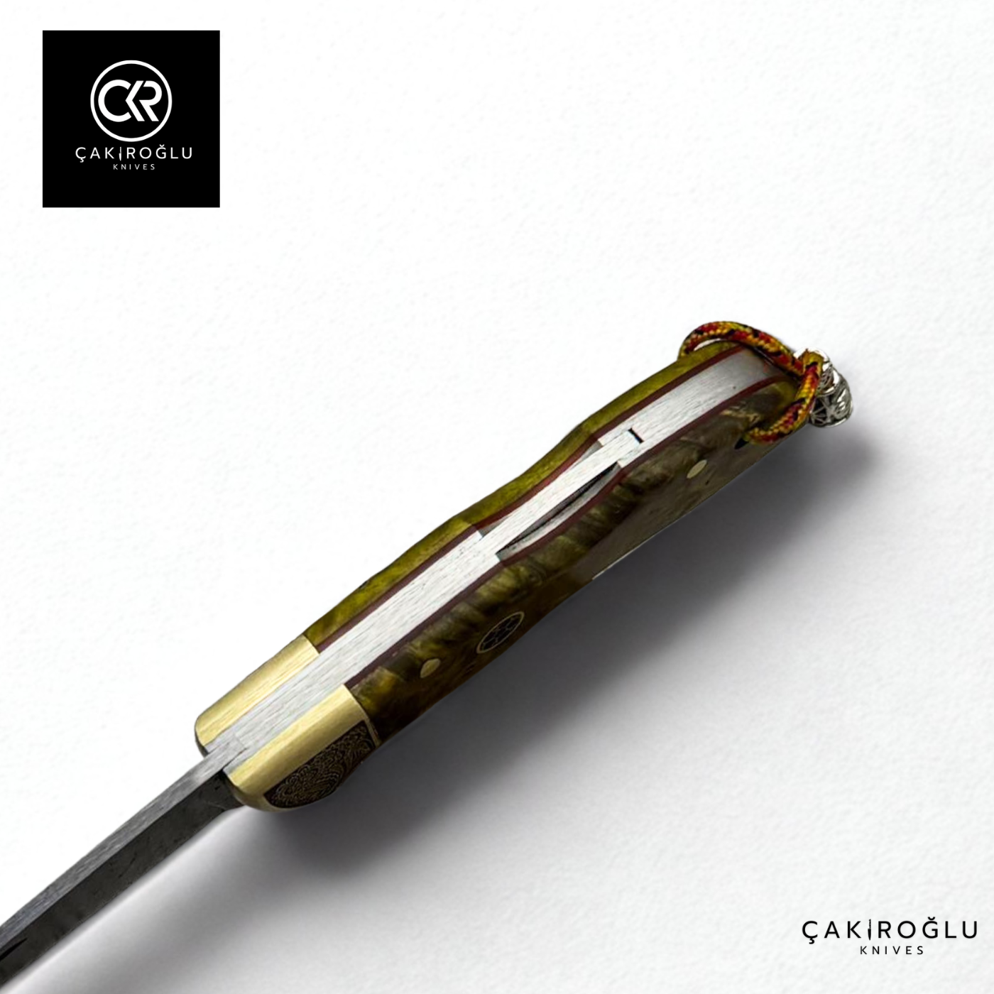 Showy Elite Handcrafted Custom-made Folding Knife - Damascus Steel & Engraved Apron