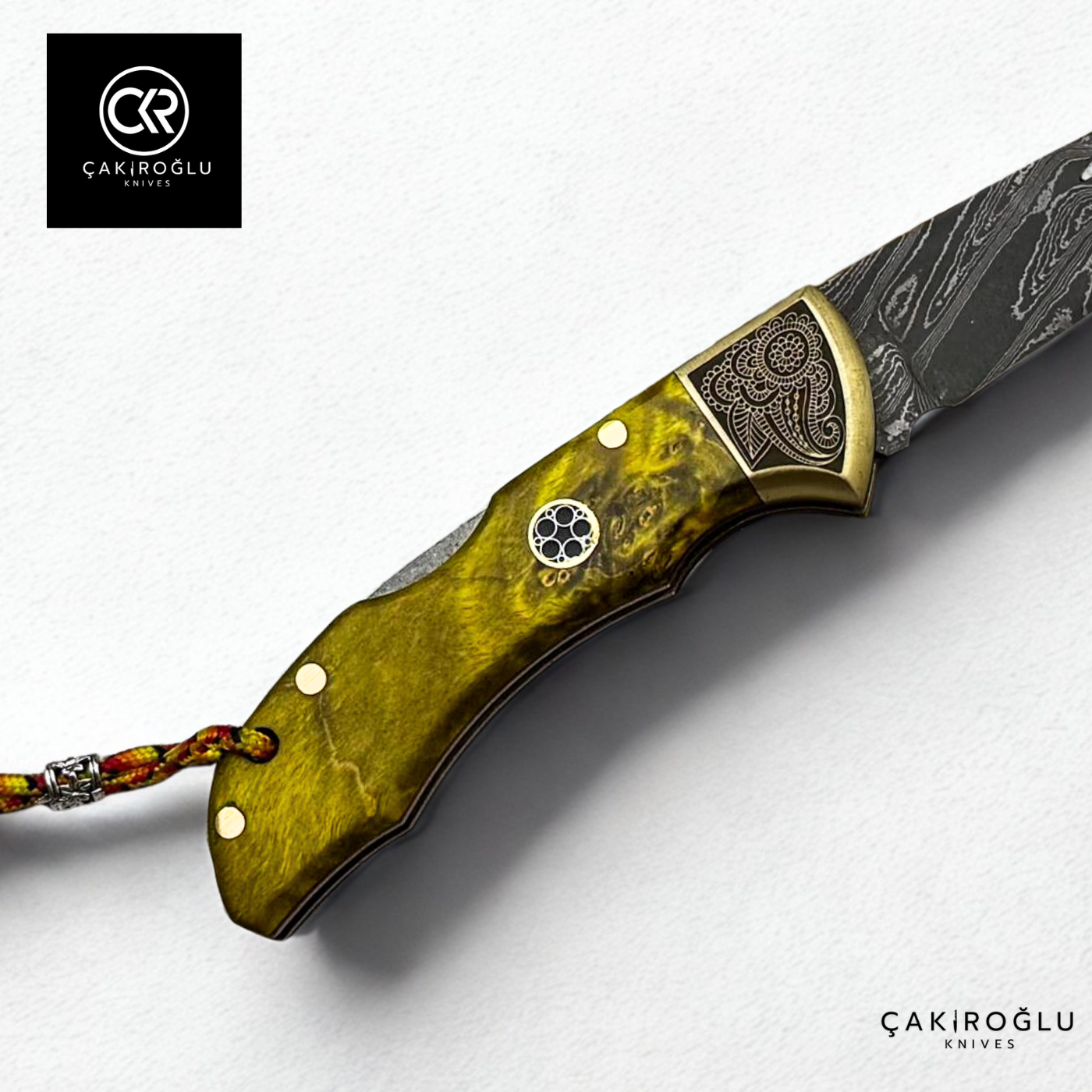 Showy Elite Handcrafted Custom-made Folding Knife - Damascus Steel & Engraved Apron