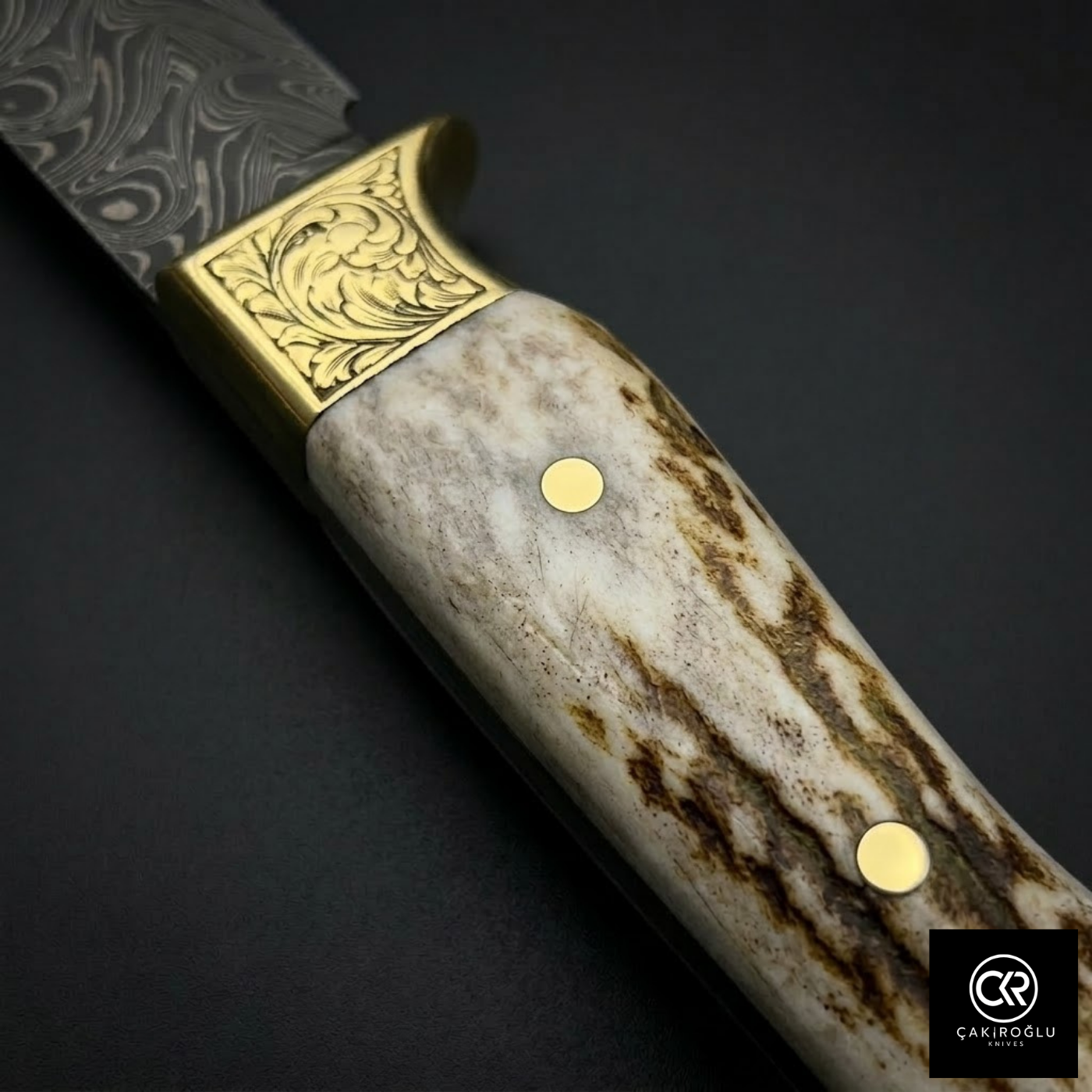 Collector's Edition - Handcrafted Custom-made Damascus Steel Hunting Knife with Magnesium Bar