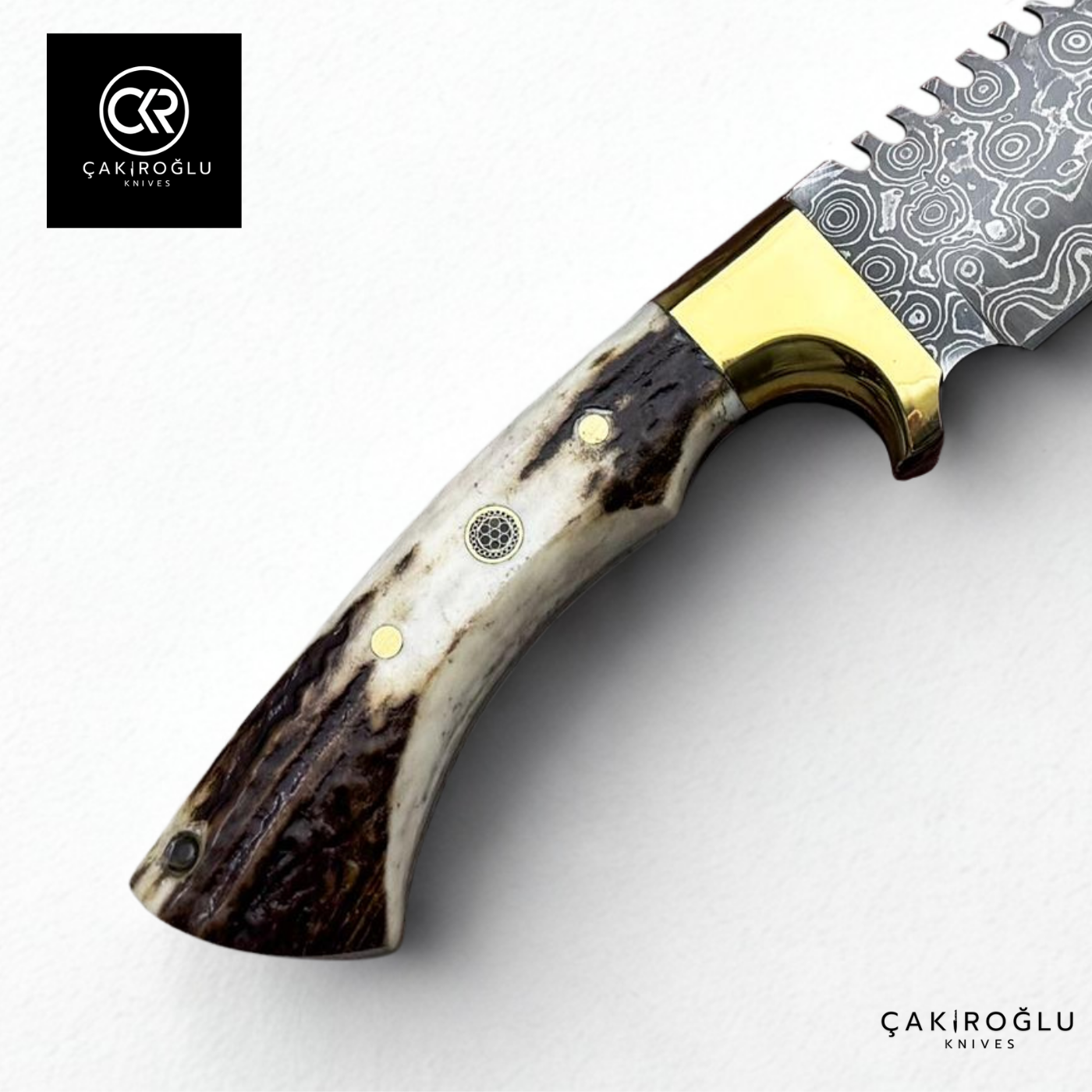 Damascus Elegance Handcrafted Knife – Deer Antler & Brass Apron