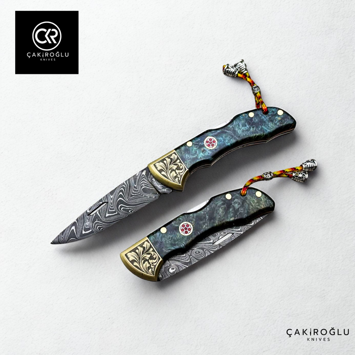 Showy Elite Handcrafted Custom-made Folding Knife - Damascus Steel & Engraved Apron