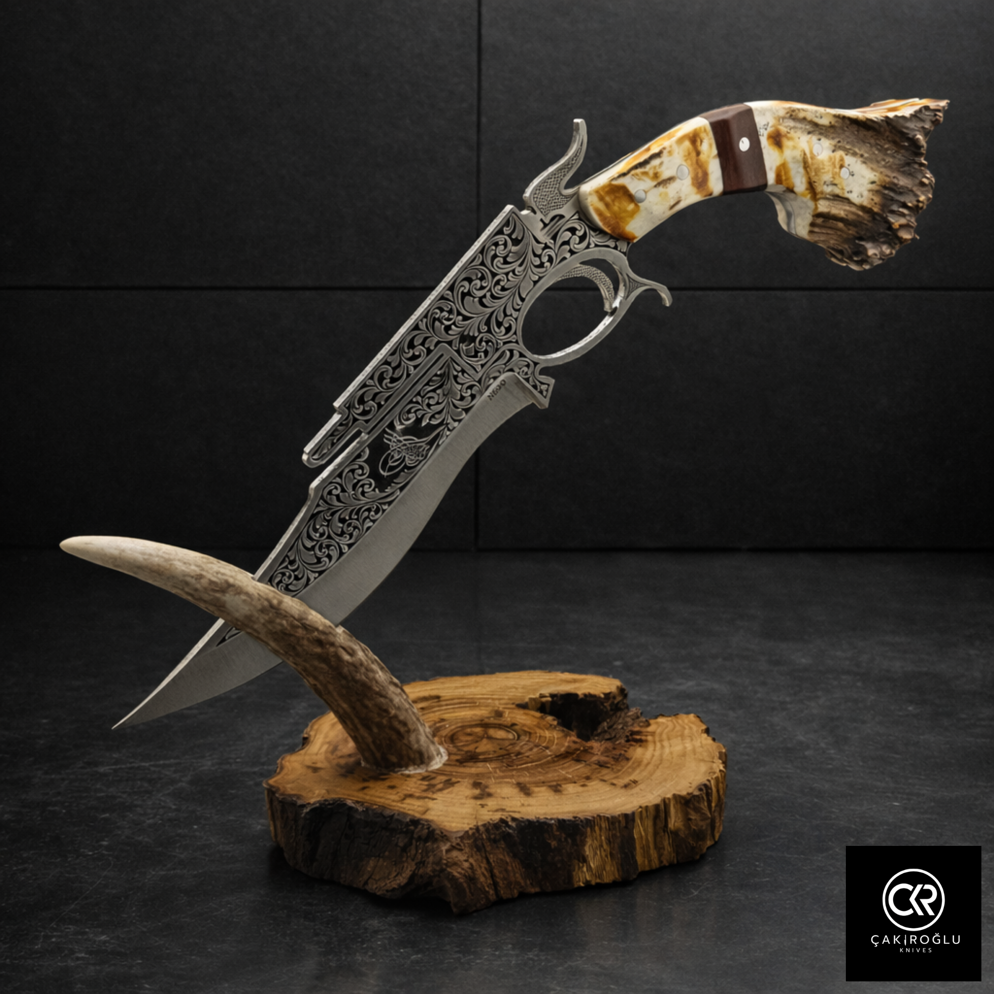 Custom N690 Collector Knife with Stand, Engraved Steel, Deer Antler Handle, Cowboy Gun Design