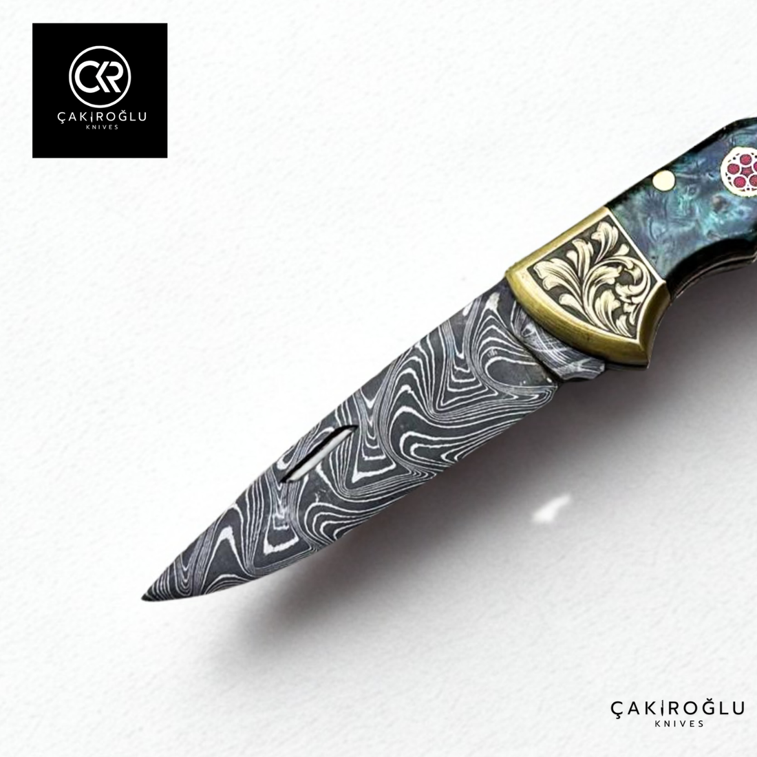 Showy Elite Handcrafted Custom-made Folding Knife - Damascus Steel & Engraved Apron