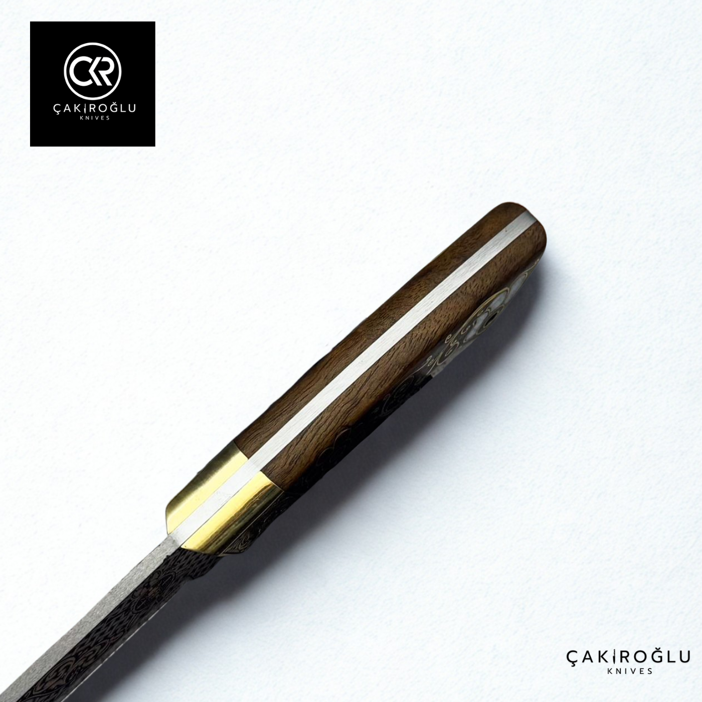 Regal Edge V3 – Limited Collector’s Edition N690 Knife with Gold Engraving & Mother of Pearl