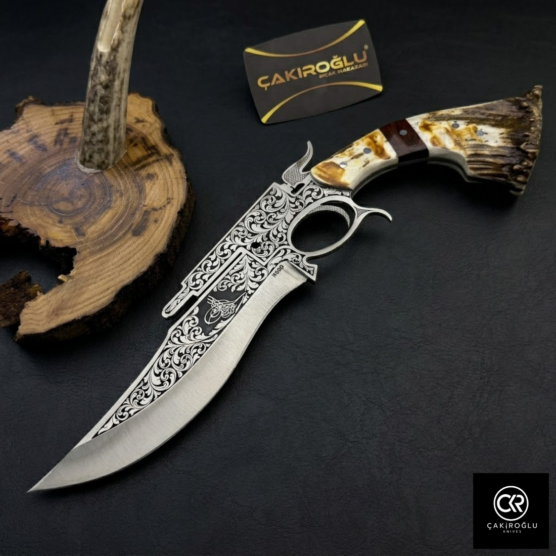 Custom N690 Collector Knife with Stand, Engraved Steel, Deer Antler Handle, Cowboy Gun Design