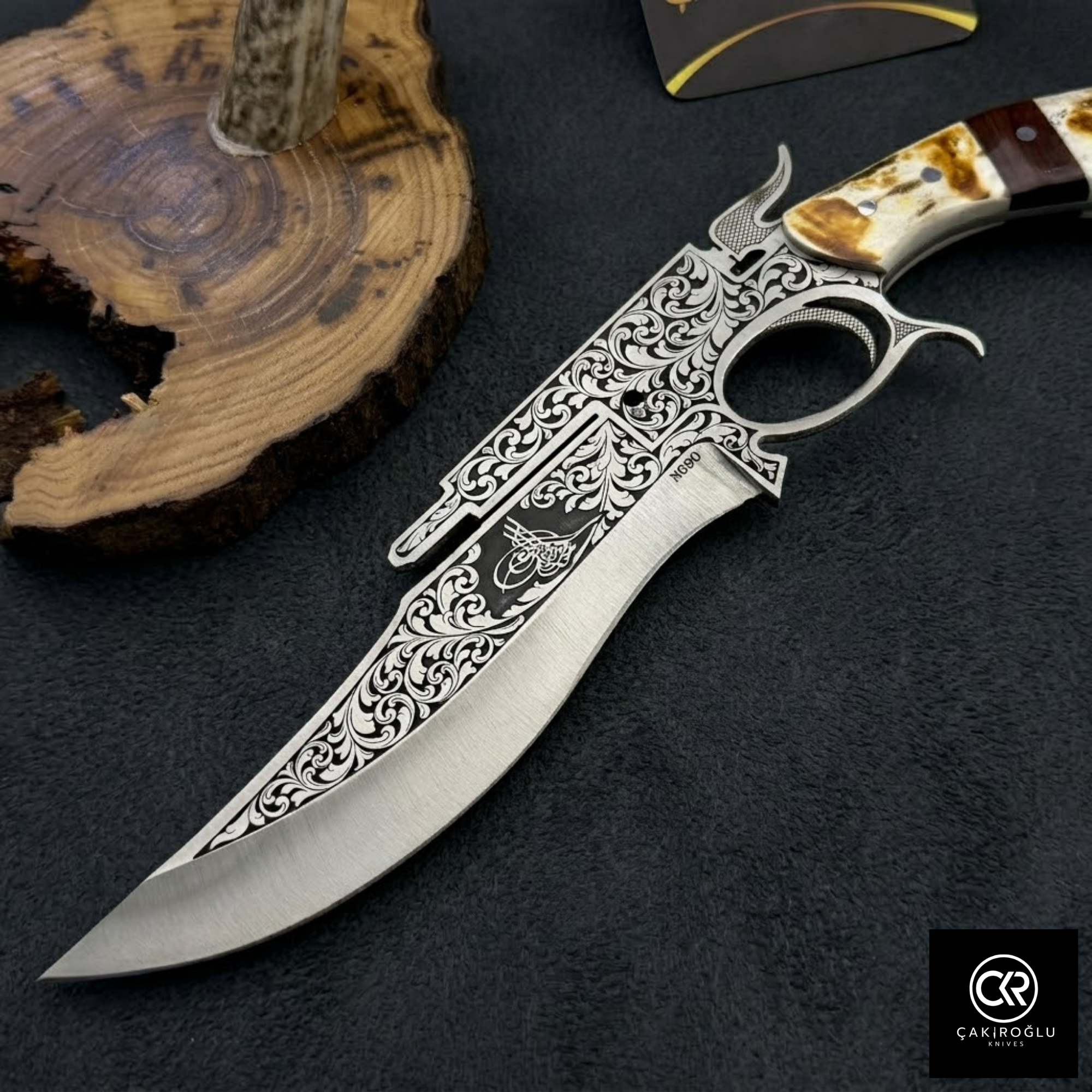 Custom N690 Collector Knife with Stand, Engraved Steel, Deer Antler Handle, Cowboy Gun Design
