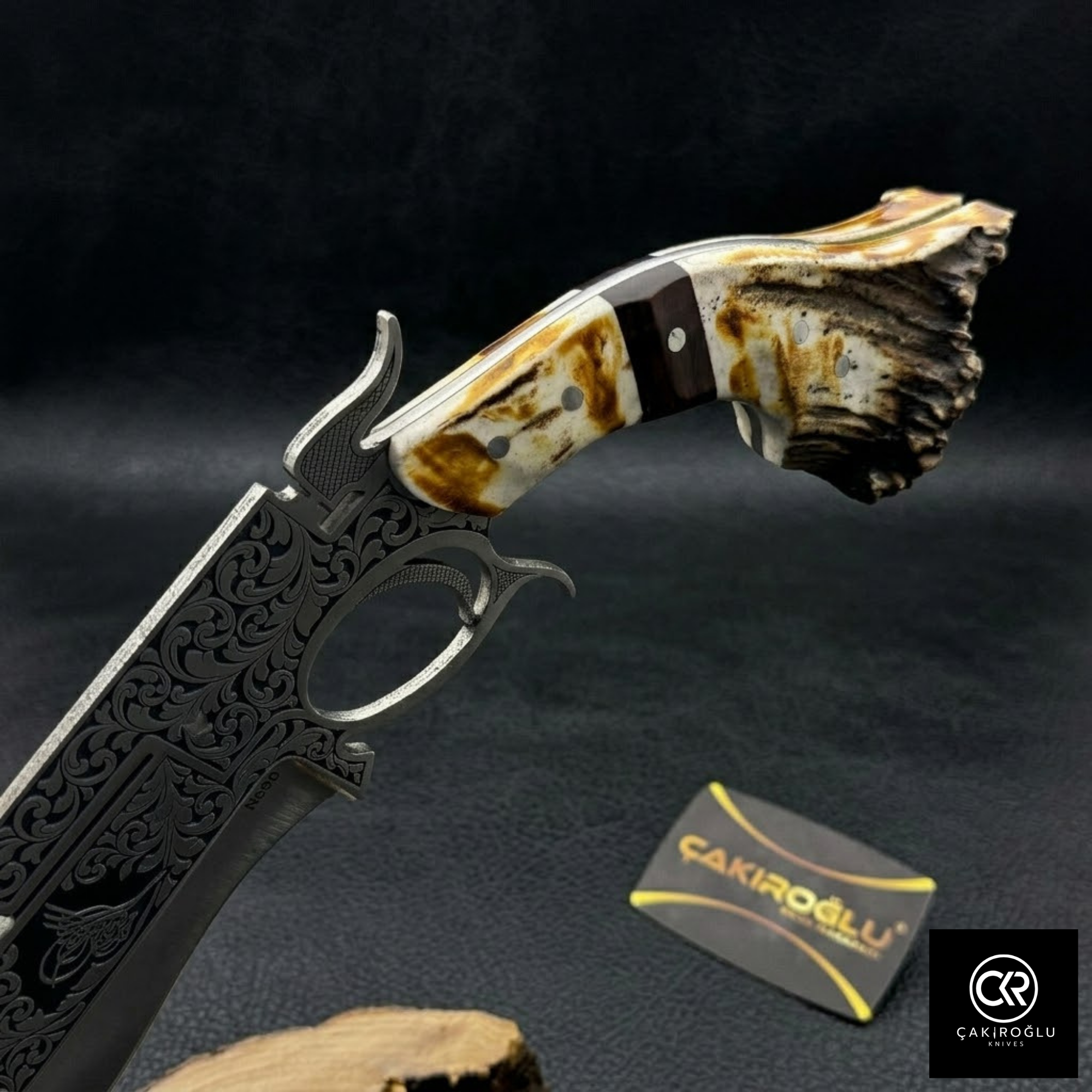 Custom N690 Collector Knife with Stand, Engraved Steel, Deer Antler Handle, Cowboy Gun Design