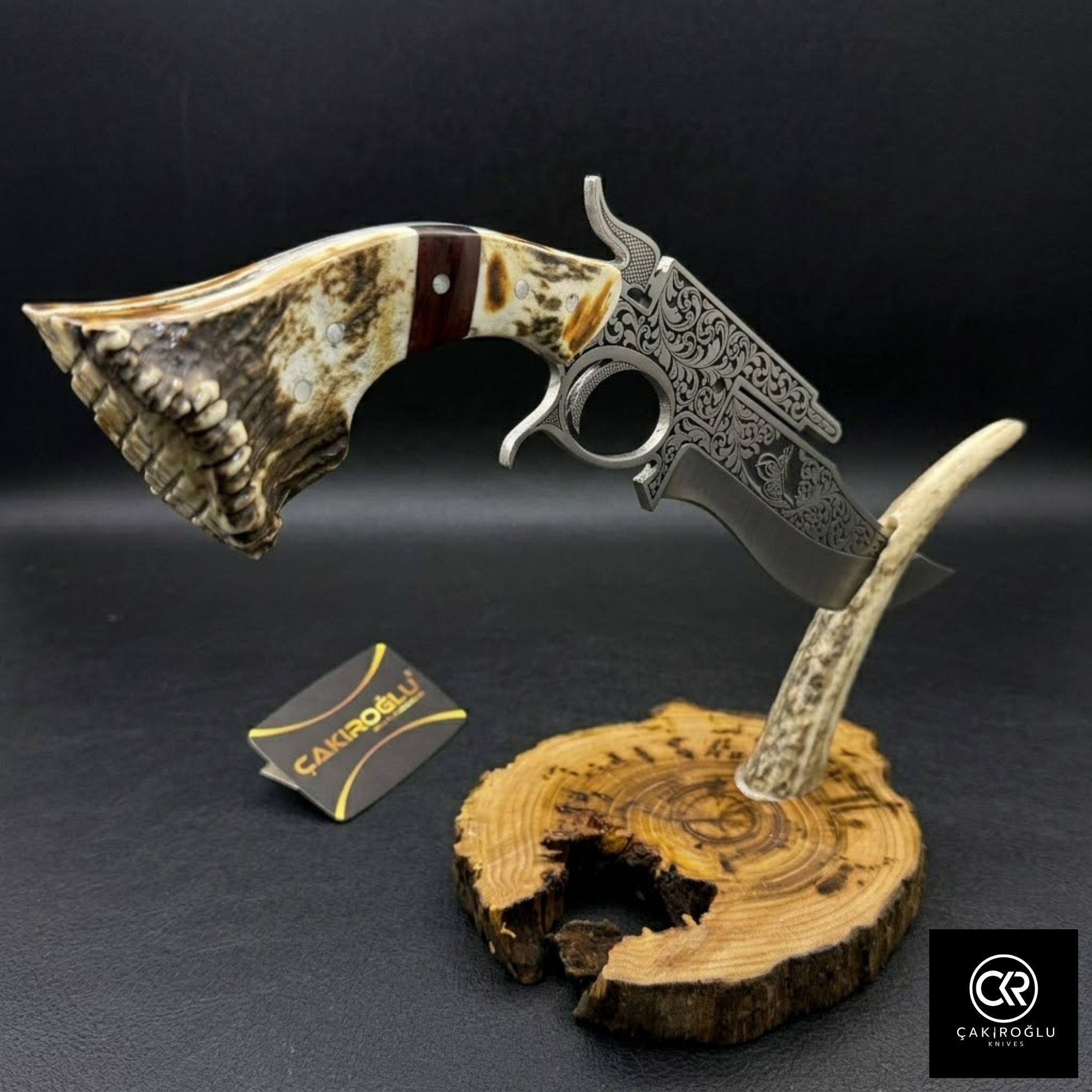 Custom N690 Collector Knife with Stand, Engraved Steel, Deer Antler Handle, Cowboy Gun Design