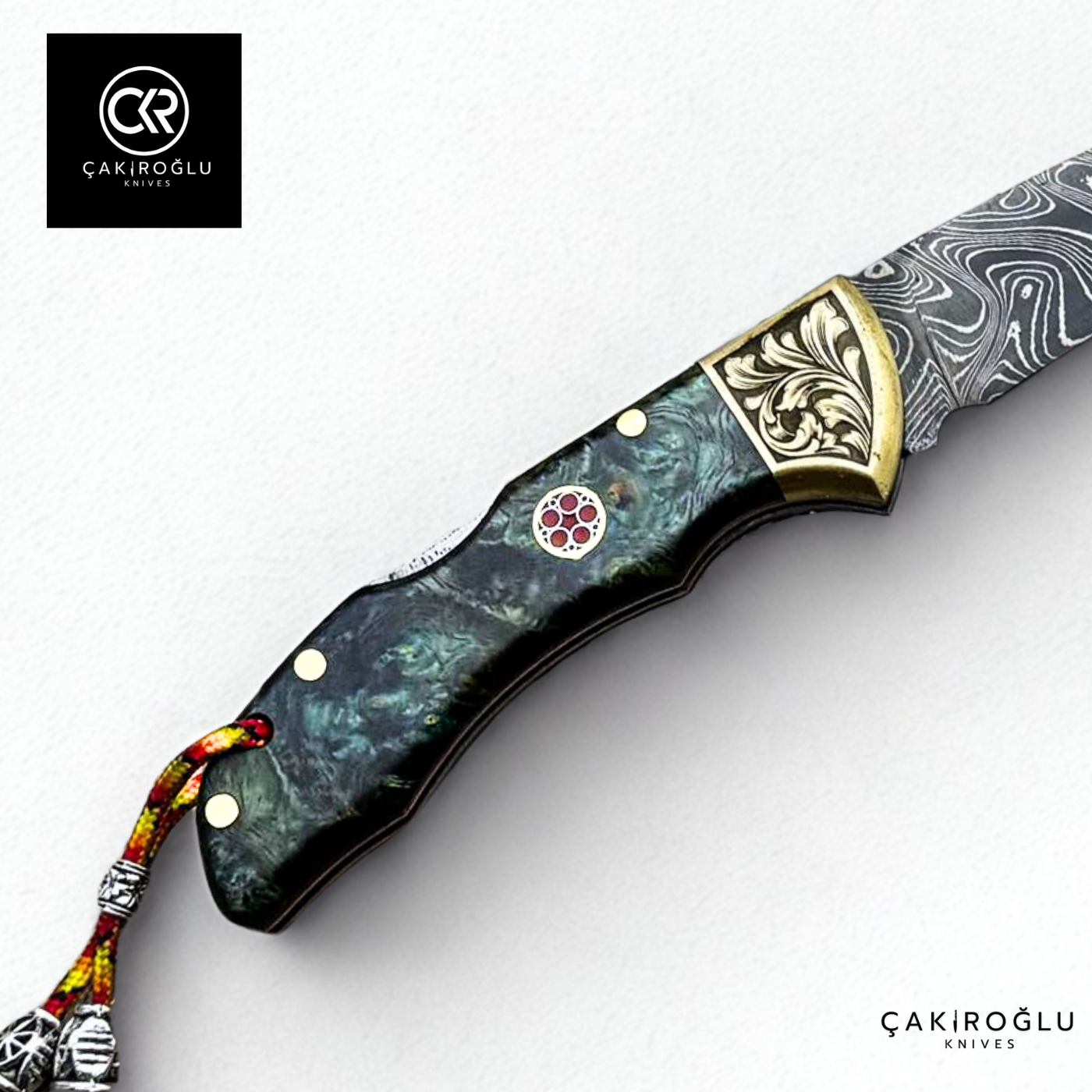 Showy Elite Handcrafted Custom-made Folding Knife - Damascus Steel & Engraved Apron