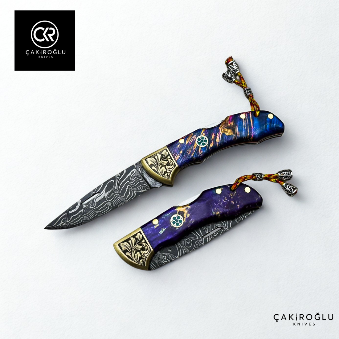 Showy Elite Handcrafted Custom-made Folding Knife - Damascus Steel & Engraved Apron