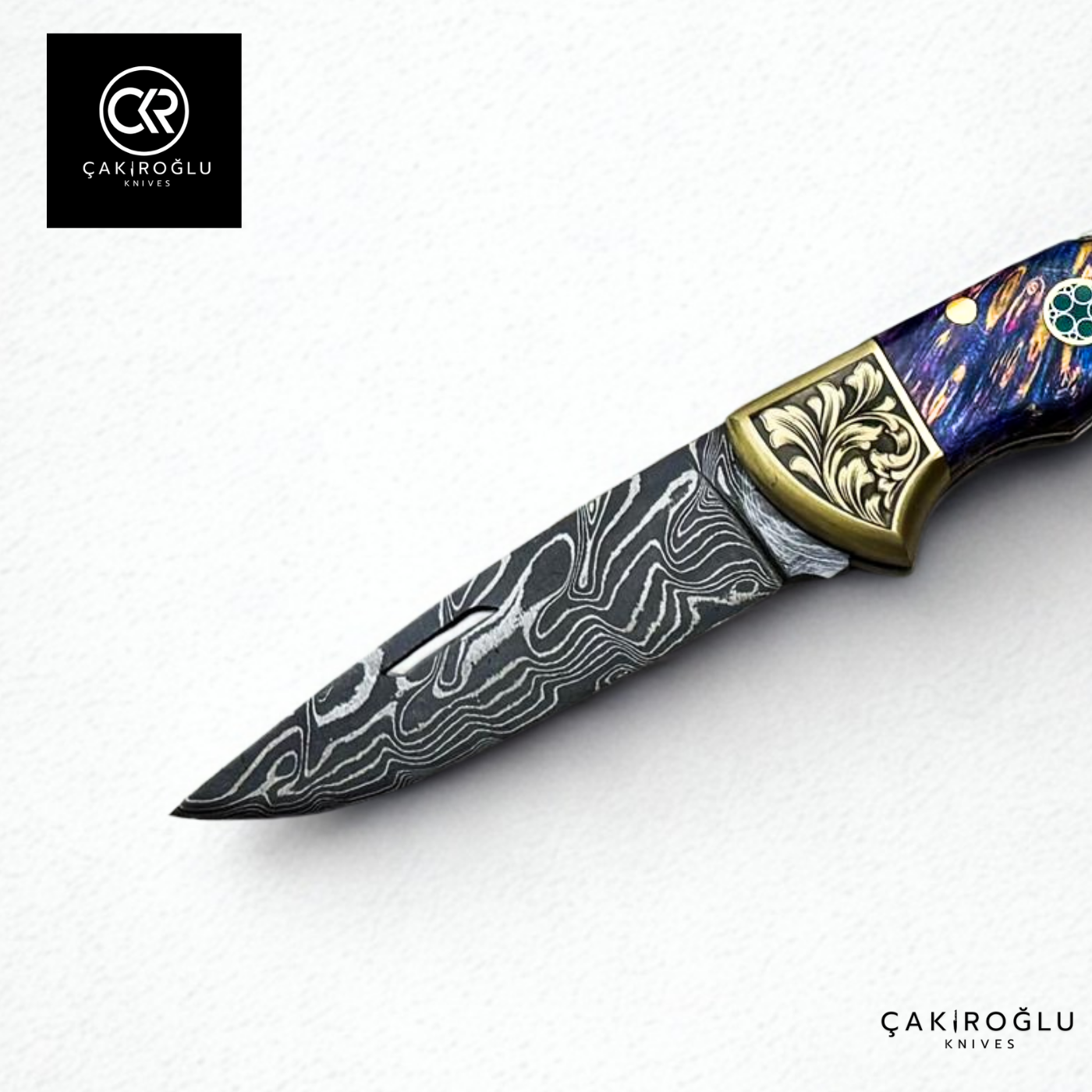 Showy Elite Handcrafted Custom-made Folding Knife - Damascus Steel & Engraved Apron