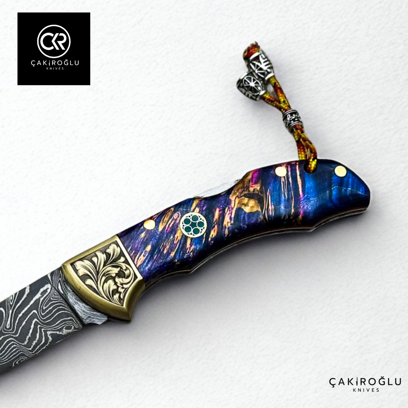 Showy Elite Handcrafted Custom-made Folding Knife - Damascus Steel & Engraved Apron