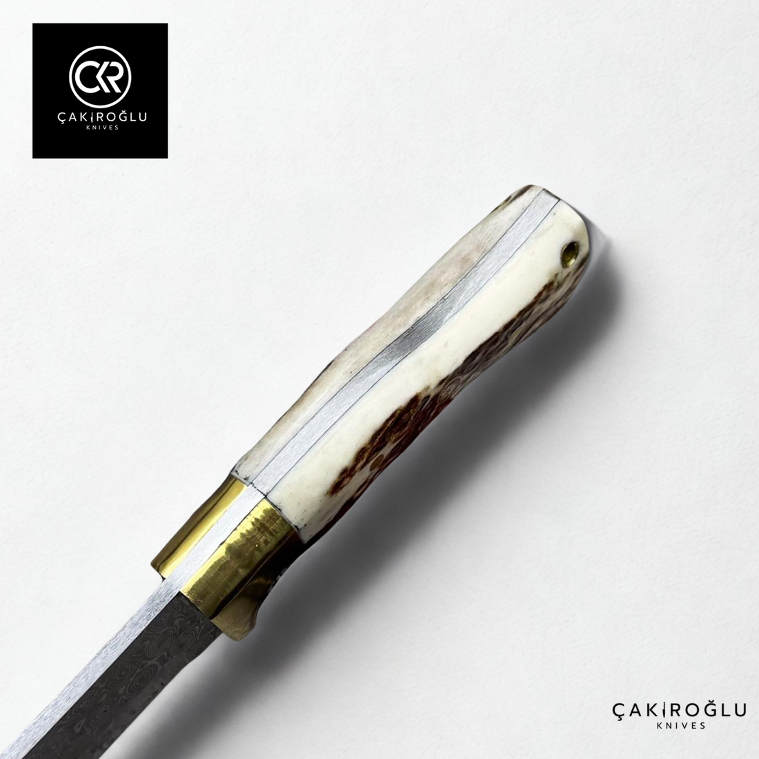 Damascus Elegance Handcrafted Knife – Deer Antler & Brass Apron