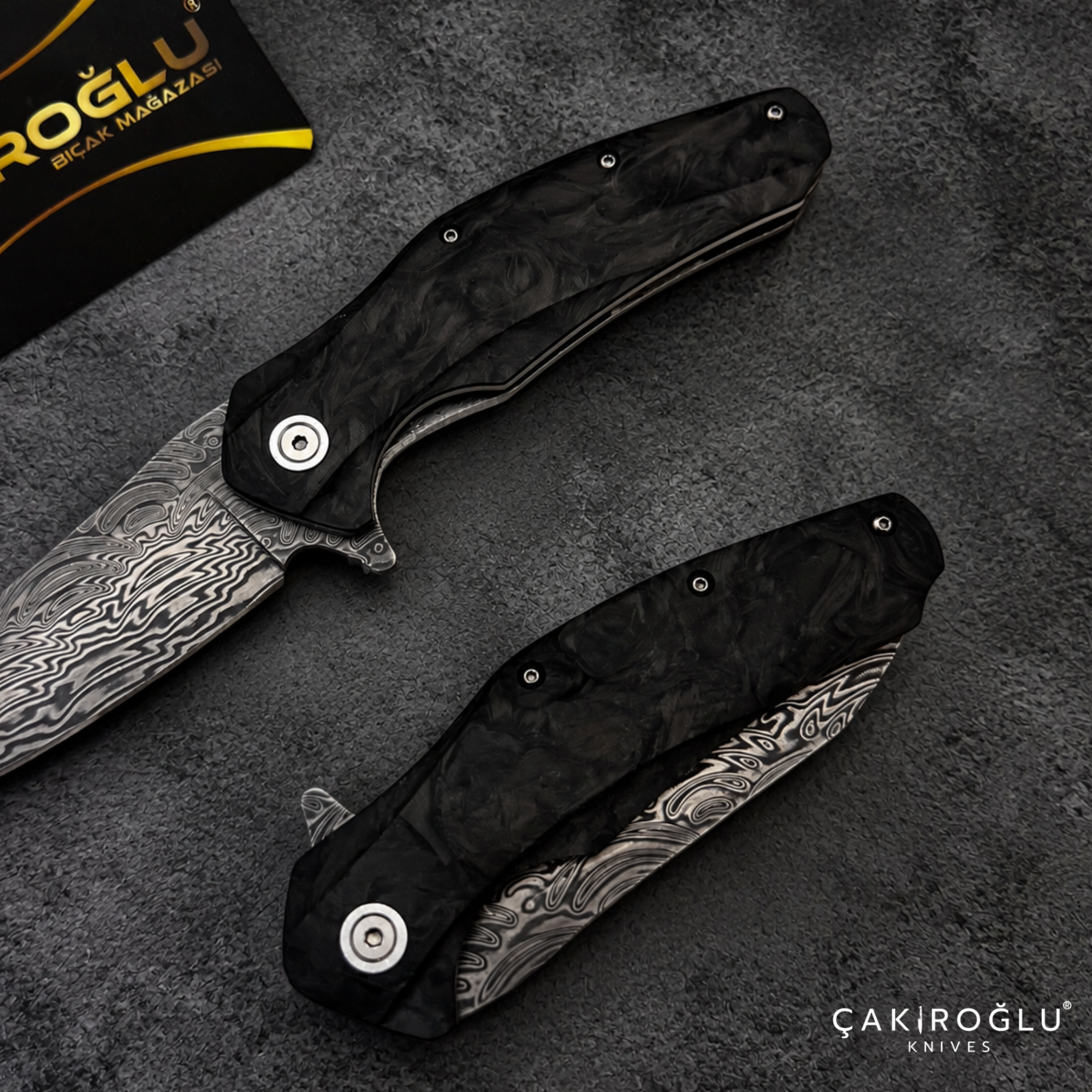 Handmade Stainless Damascus Steel Folding Knife with Carbon Fiber Handle