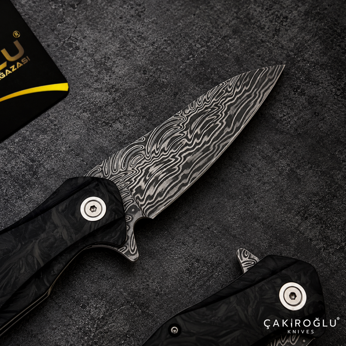 Handmade Stainless Damascus Steel Folding Knife with Carbon Fiber Handle