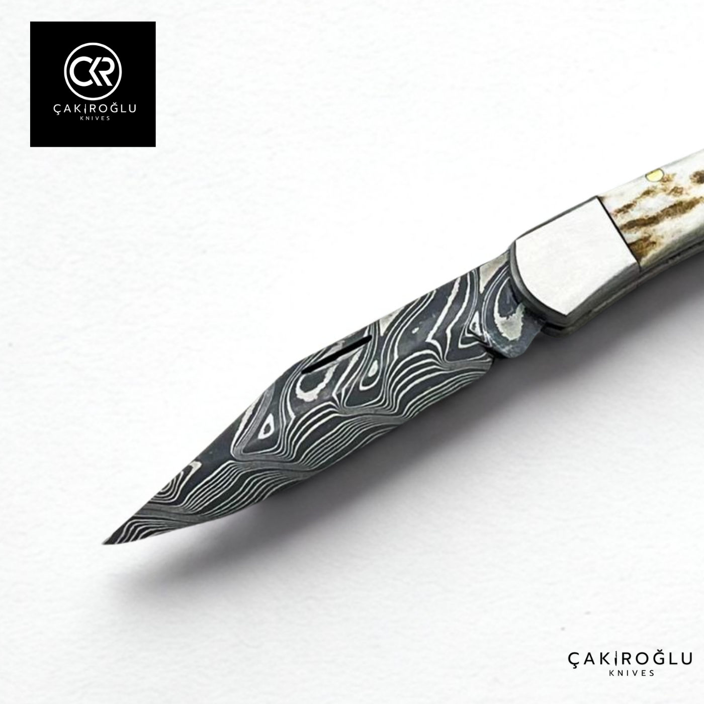 Classic v1 Custom-made Folding Knife - Damascus Steel