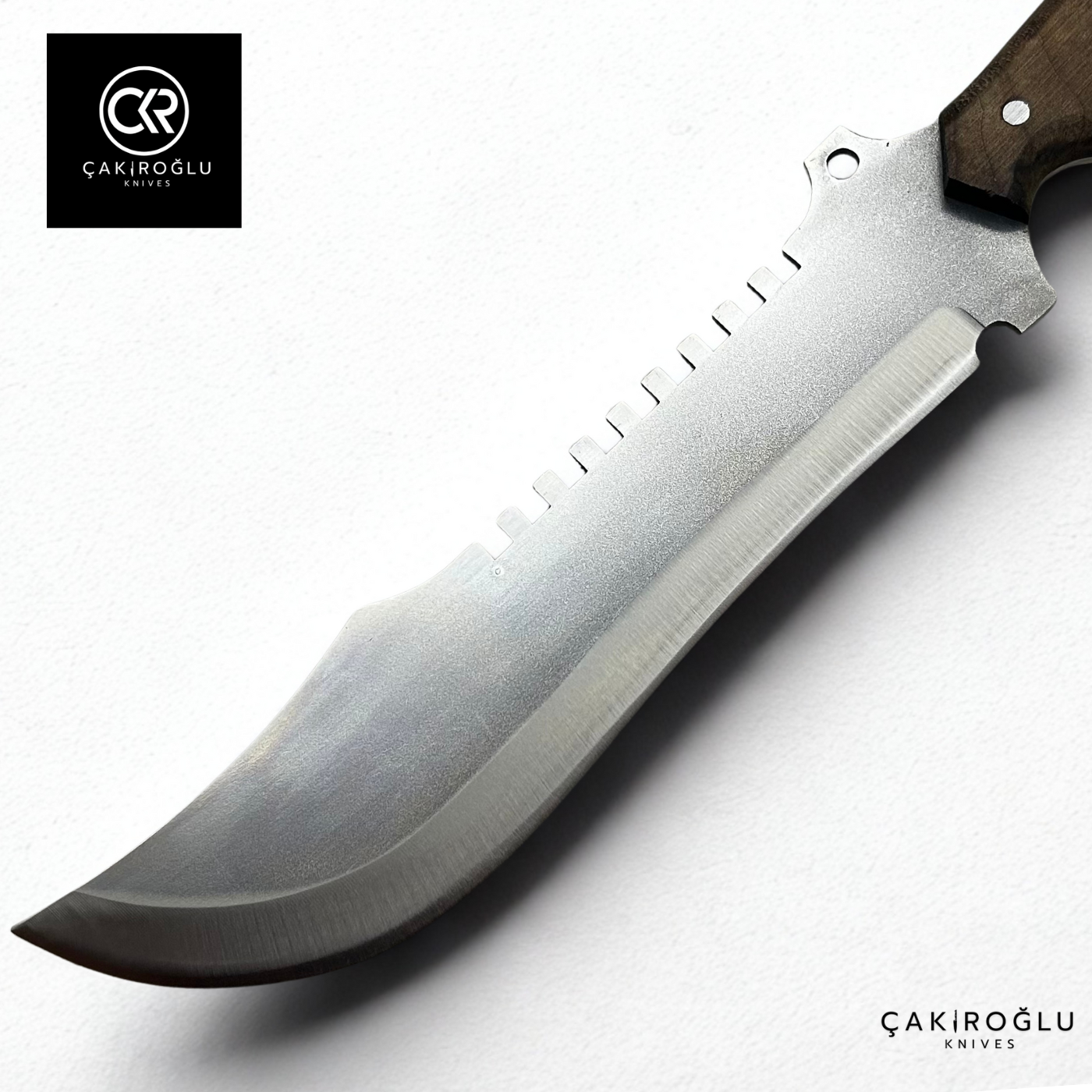 Ironhowl - Handcrafted Jungle Machete