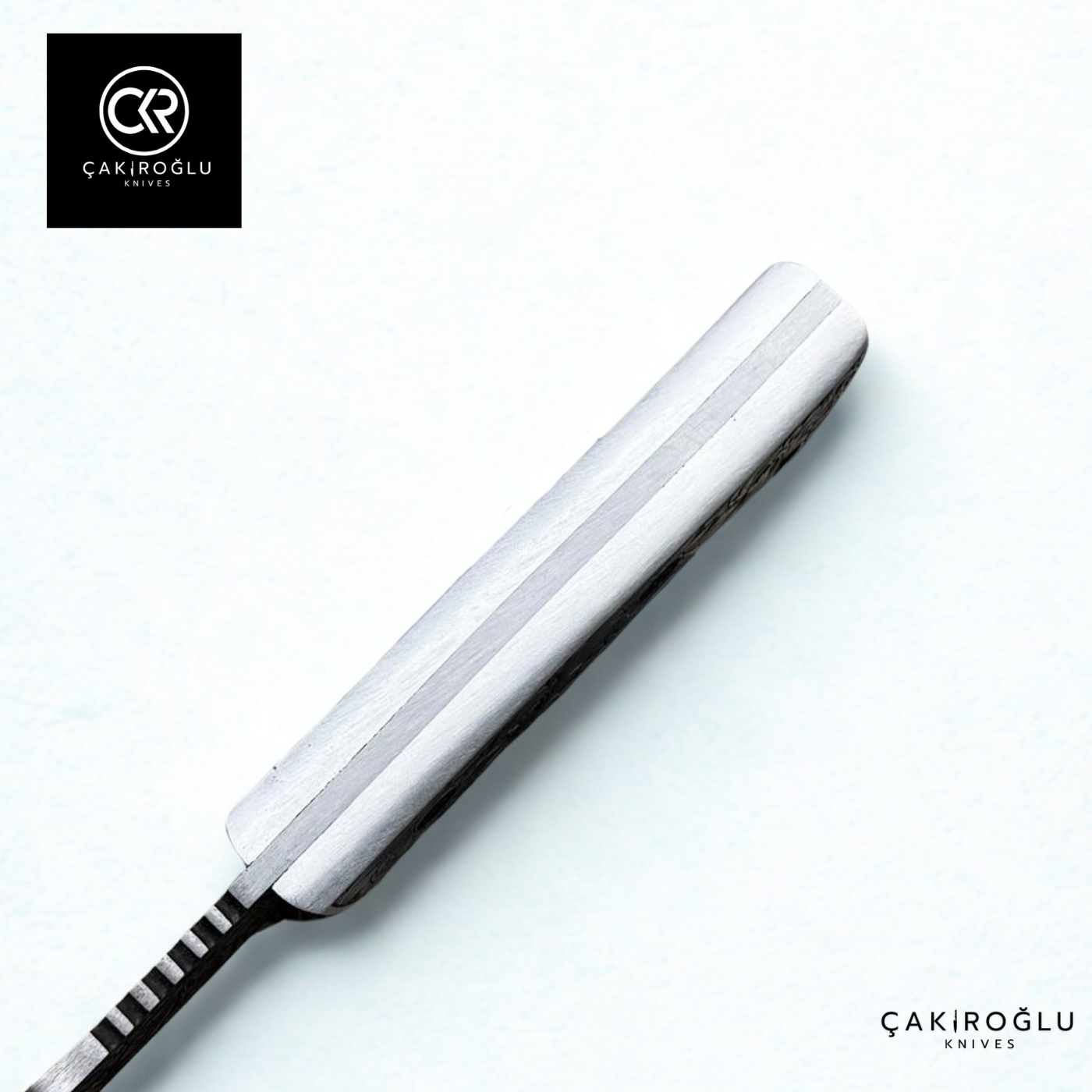 Limited Edition 2025 – Handcrafted Collectible Engraved Damascus Hunting Knife