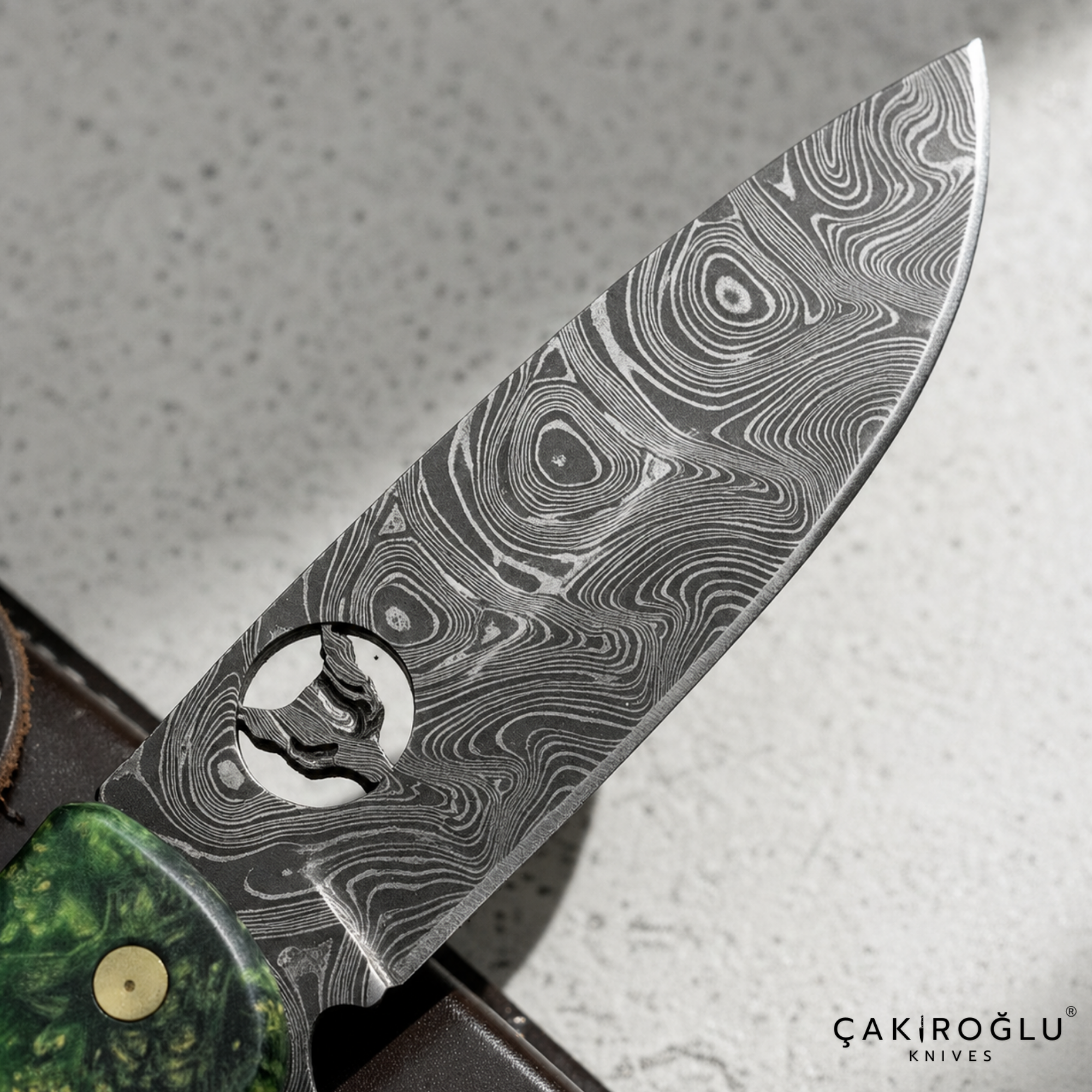 Handmade Damascus Folding Pocket Knife: Stabilize Handle