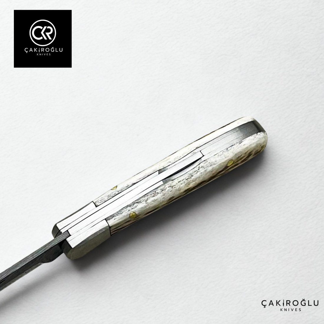 Classic v1 Custom-made Folding Knife - Damascus Steel