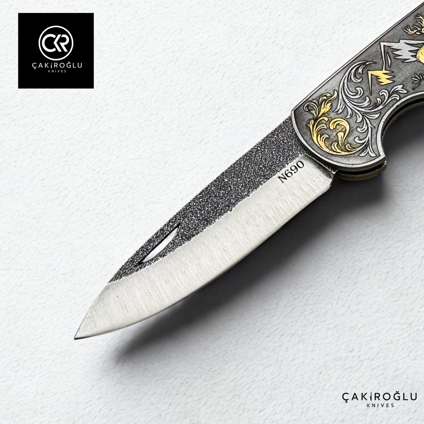 Corvus series N690 - Limited Edition Collector's Folding Knife with 14K gold engraving details on a stainless steel case
