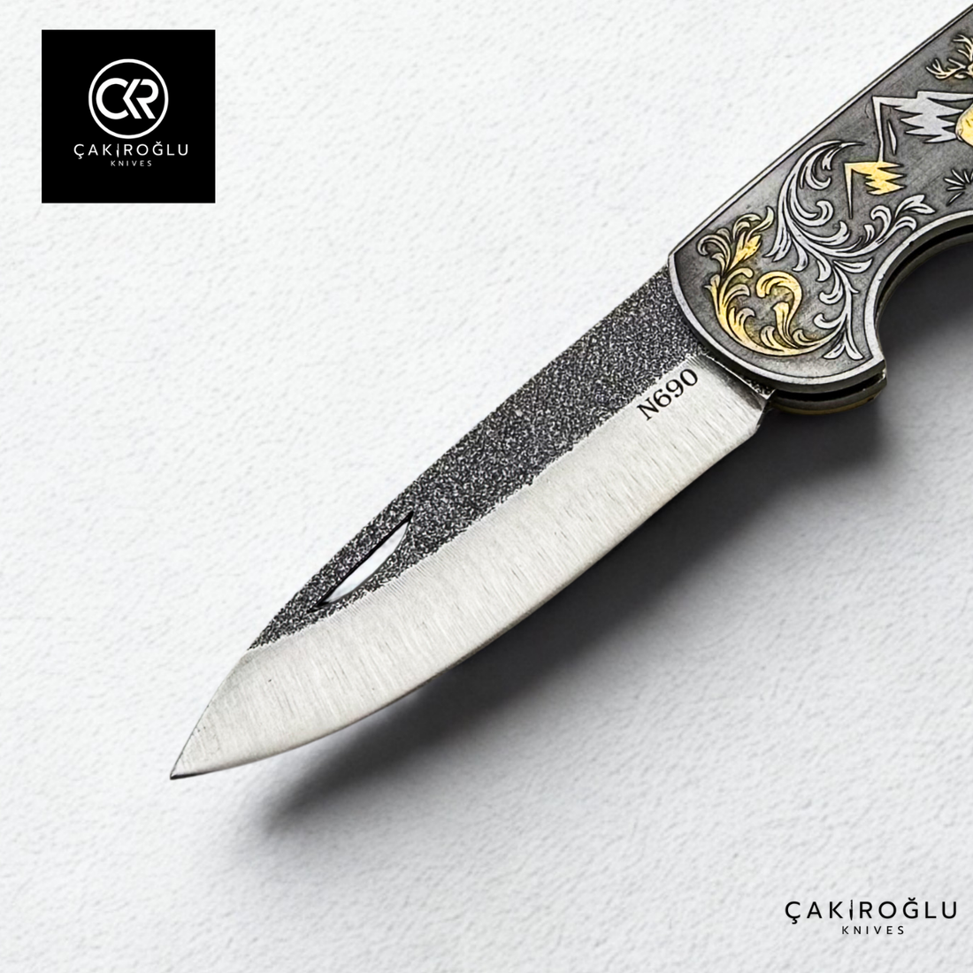 Corvus series N690 - Limited Edition Collector's Folding Knife with 14K gold engraving details on a stainless steel case