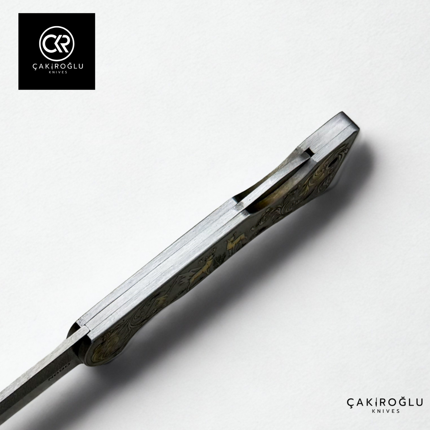 Corvus series N690 - Limited Edition Collector's Folding Knife with 14K gold engraving details on a stainless steel case