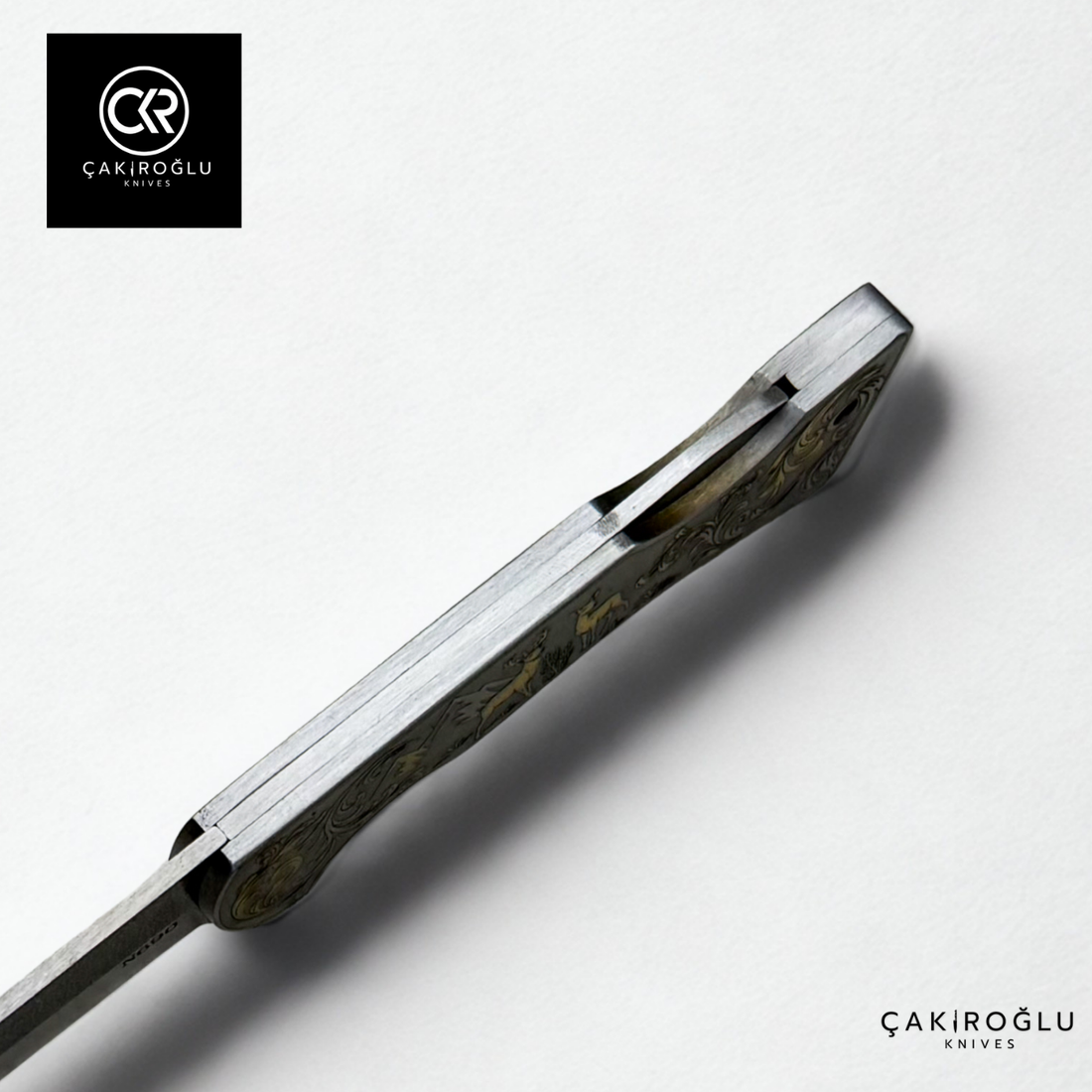 Corvus series N690 - Limited Edition Collector's Folding Knife with 14K gold engraving details on a stainless steel case