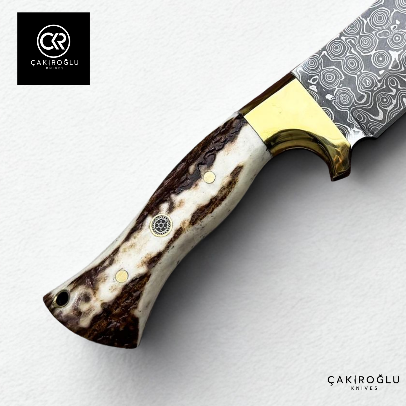 Damascus Elegance Handcrafted Knife – Deer Antler & Brass Apron