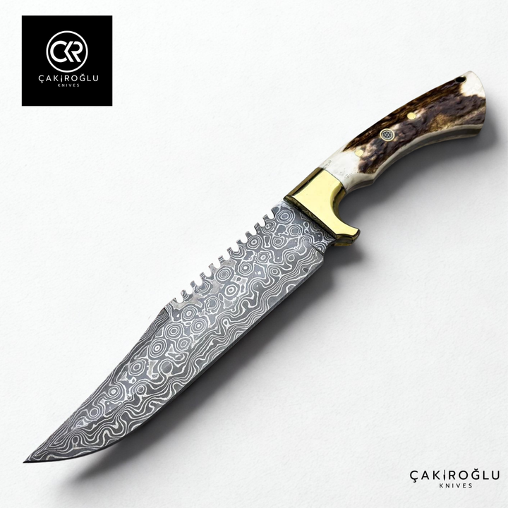 Damascus Elegance Handcrafted Knife – Deer Antler & Brass Apron