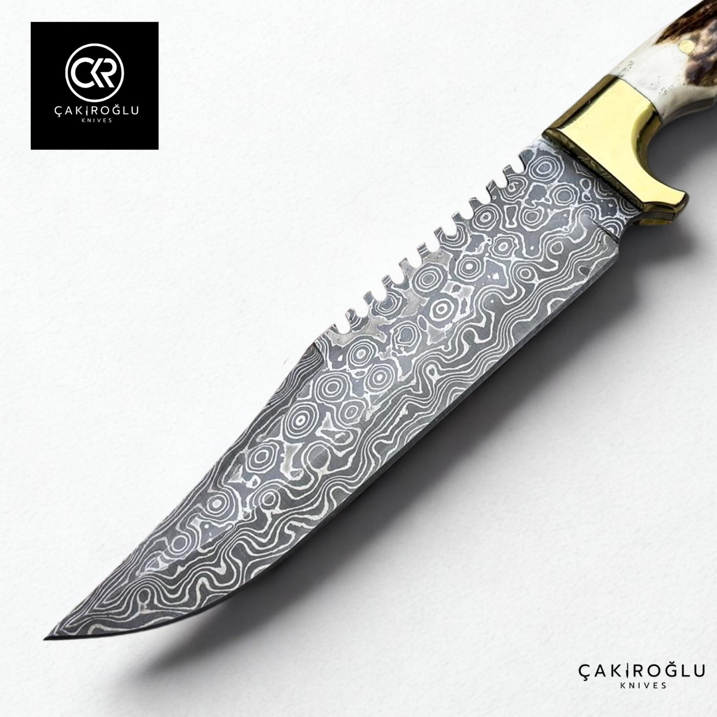 Damascus Elegance Handcrafted Knife – Deer Antler & Brass Apron