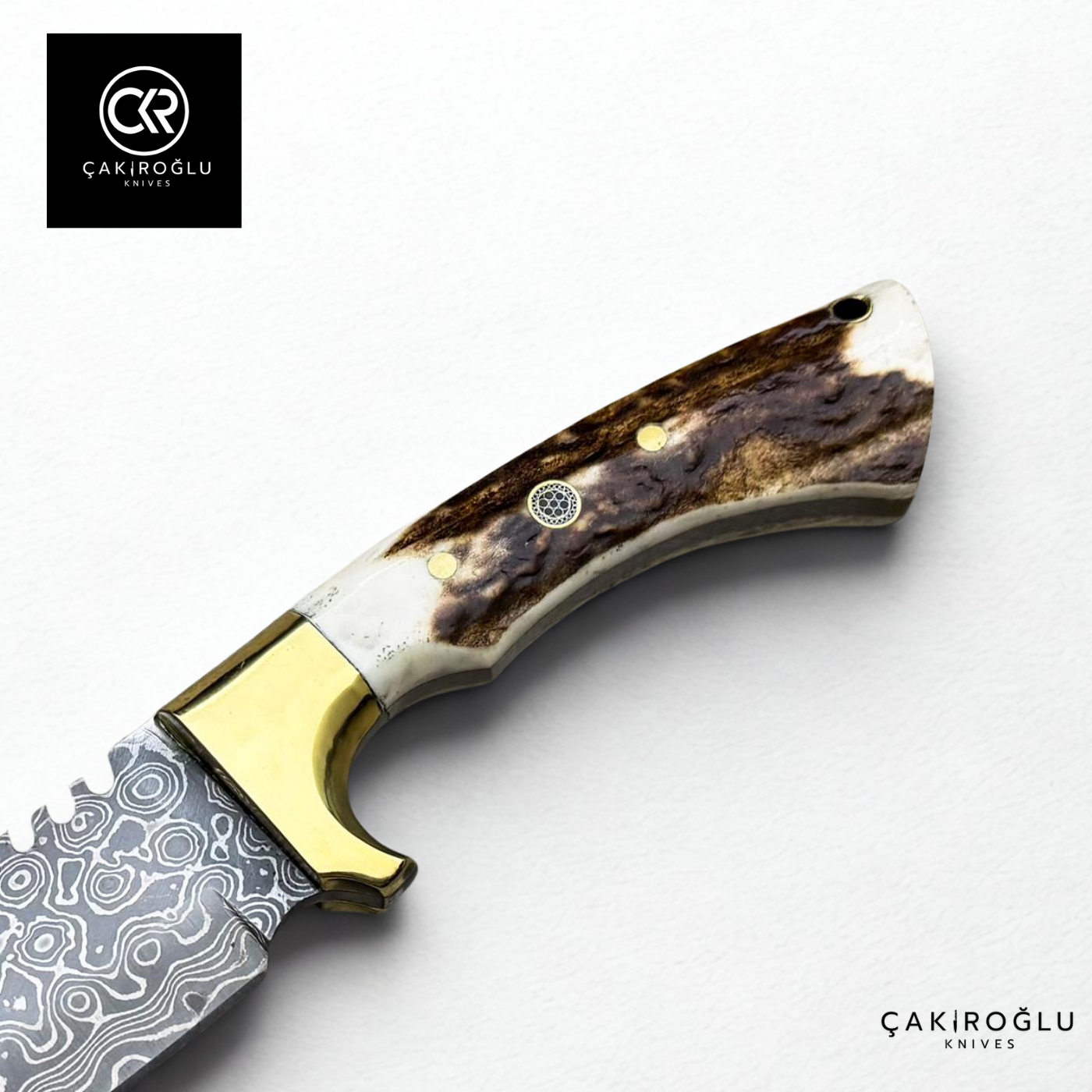 Damascus Elegance Handcrafted Knife – Deer Antler & Brass Apron